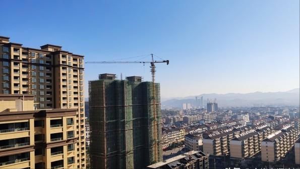 楼市出现魔幻一幕!富人开始抢房了?2024房地产2大新趋势(图5) 楼市出现魔幻一幕!富人开始抢房了?2024房地产2大新趋势(图5)