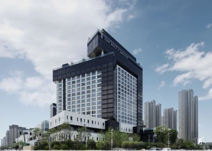 双翼岛高定隐奢私宅 敬献精英人仕第一居所 高新玖號院2024媒体发布会倾城献映(图4) 双翼岛高定隐奢私宅 敬献精英人仕第一居所 高新玖號院2024媒体发布会倾城献映(图4)